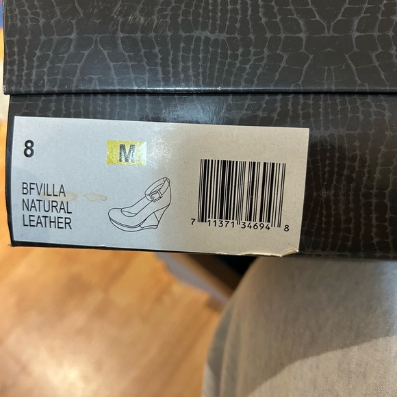 B. MAKOWSKY SNAKESKIN WEDGE - Picture 7 of 10